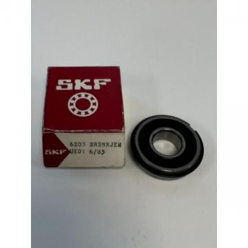 NEW SKF 6203-2RSNRJEM BALL BEARING DEEP GROOVE W/SNAP RING 17X40X12MM